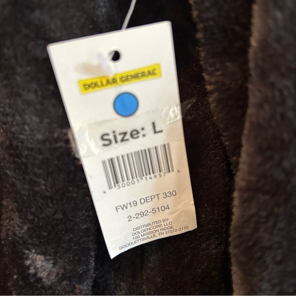 Bobbie Brook 2-pc black velvet long sleeve sleepwear with short - Picture 11 of 11